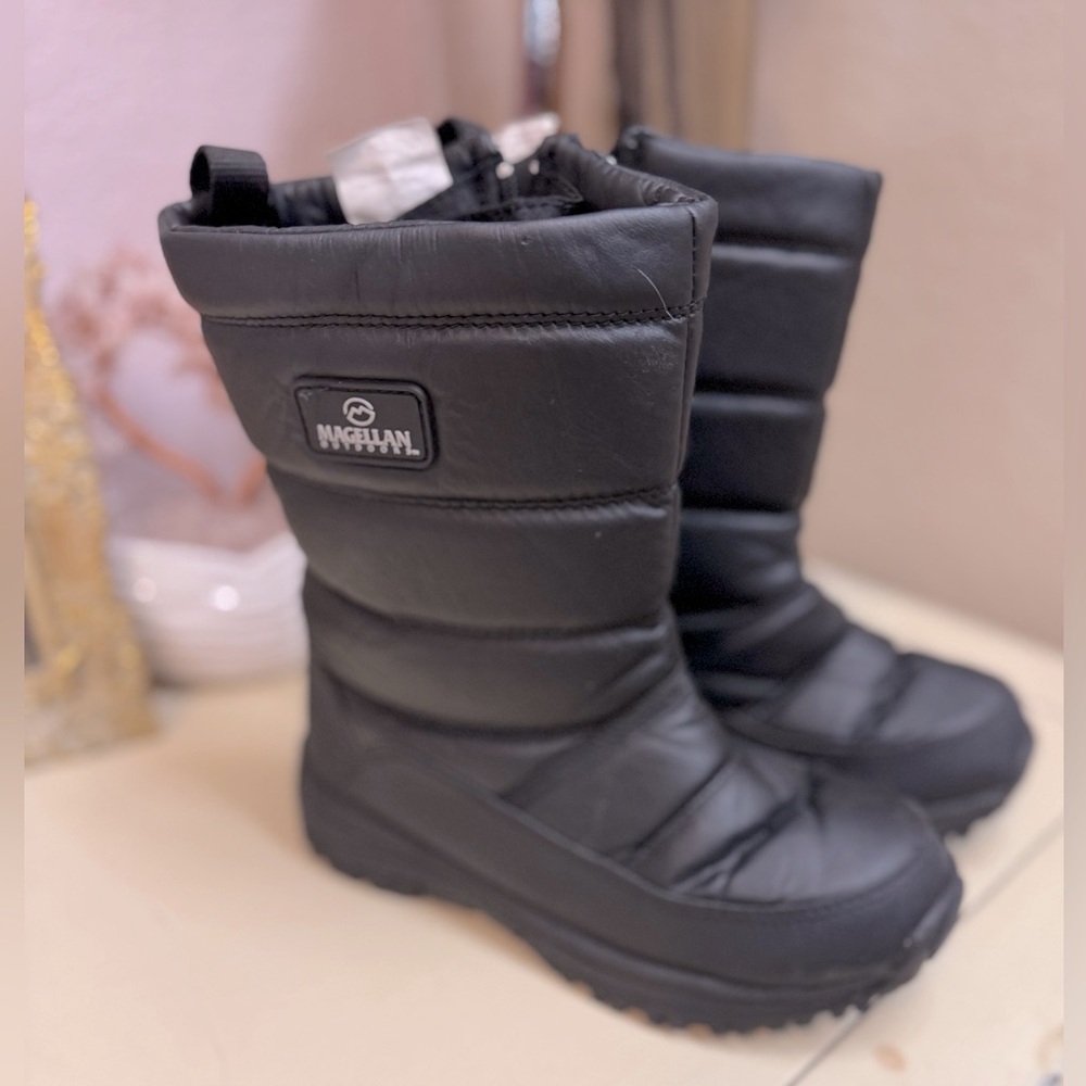 Magellan Kids Black Snowboots, sz 2